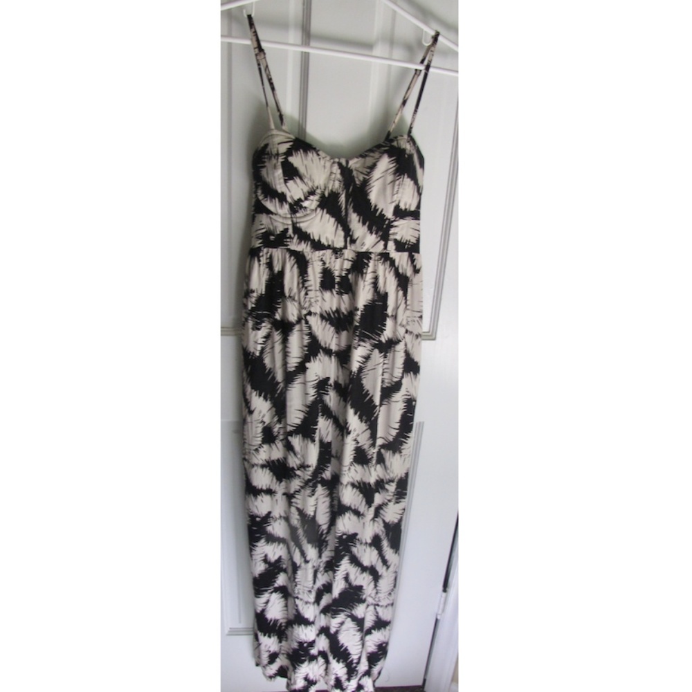 Black/white Maxi Dress (with pockets!)